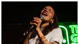 "Trinitarias", la canci&oacute;n con la que Mabel VP transforma el duelo en m&uacute;sica