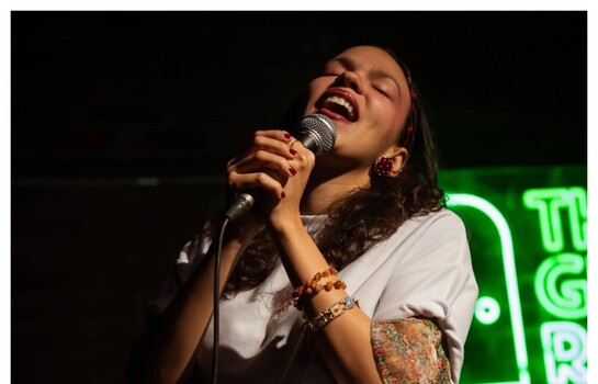 "Trinitarias", la canci&oacute;n con la que Mabel VP transforma el duelo en m&uacute;sica