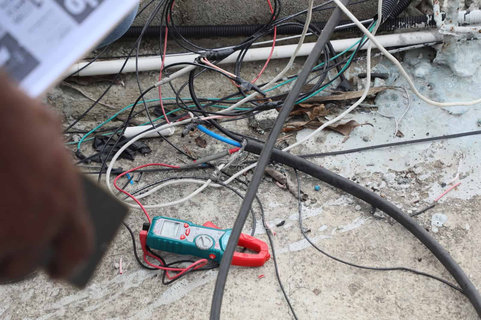 Conexiones el&eacute;ctricas irregulares.