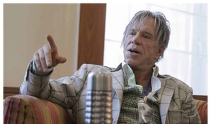 Un juez ordena el desalojo de Mickey Rourke de su casa por una deuda de 60,000 d&oacute;lares