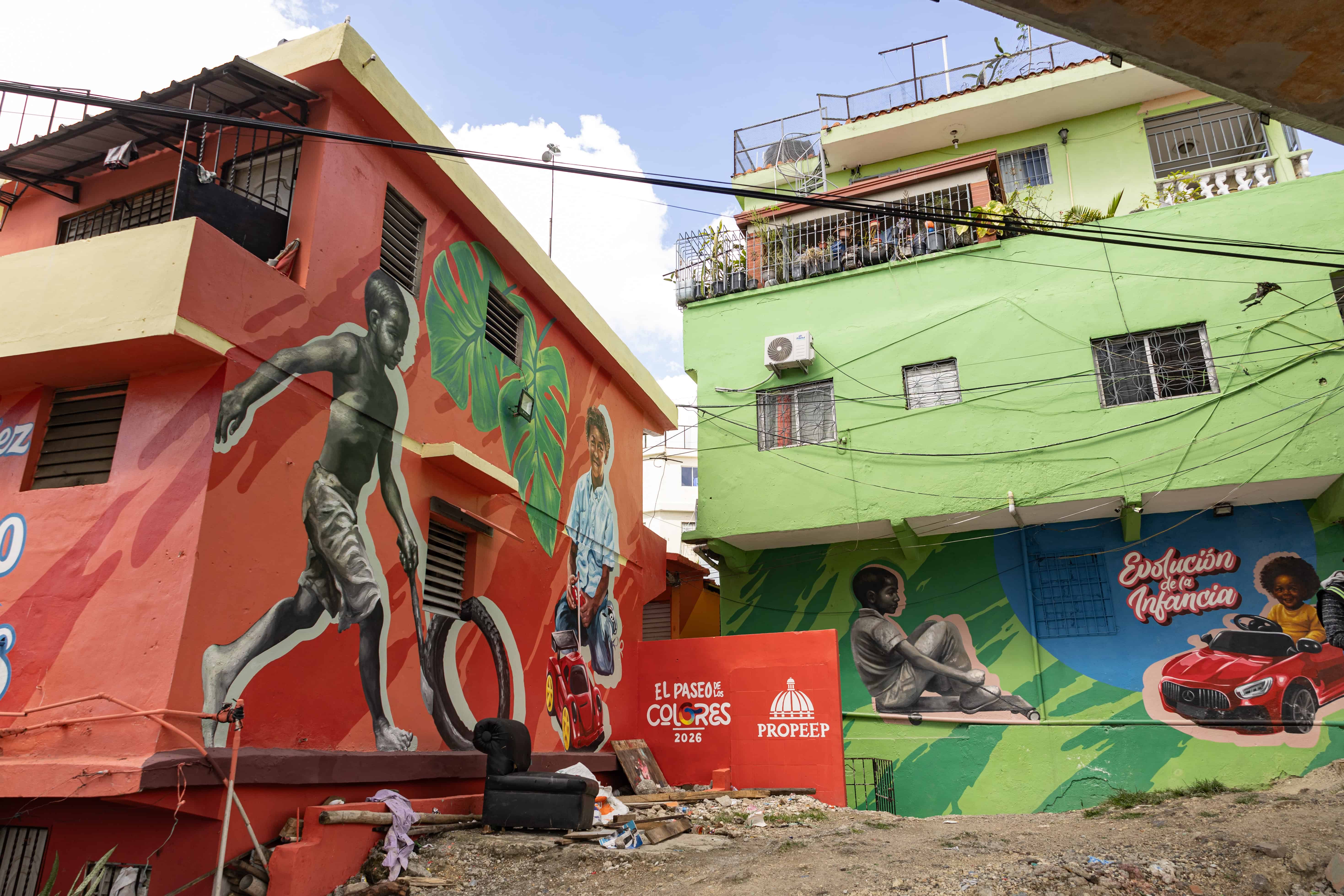 Las viviendas son pintadas, pa&ntilde;etadas y se les cambia el techo.