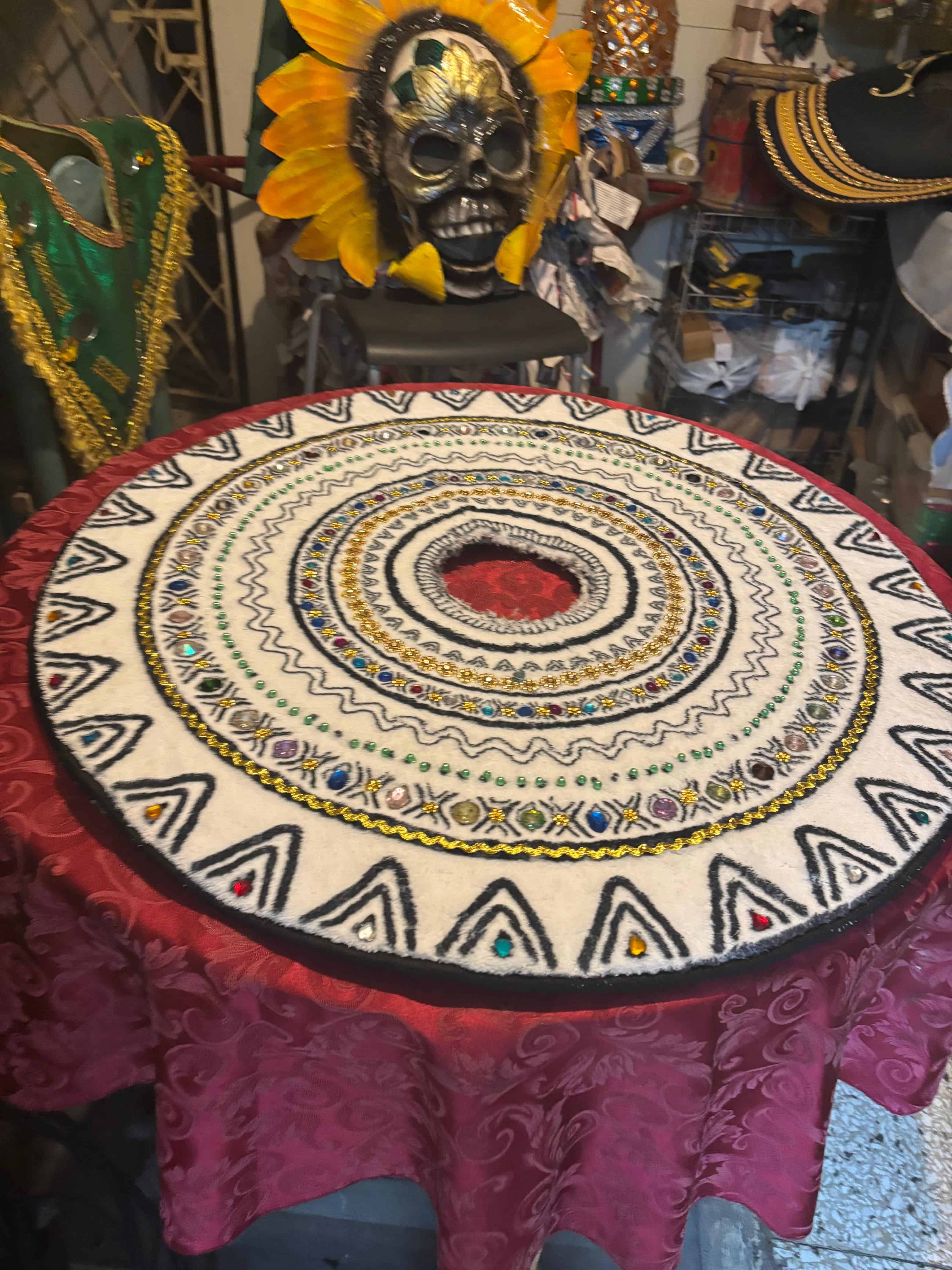 Un cuello confeccionado para un grupo de papeluses en el carnaval de Cotu&iacute;.