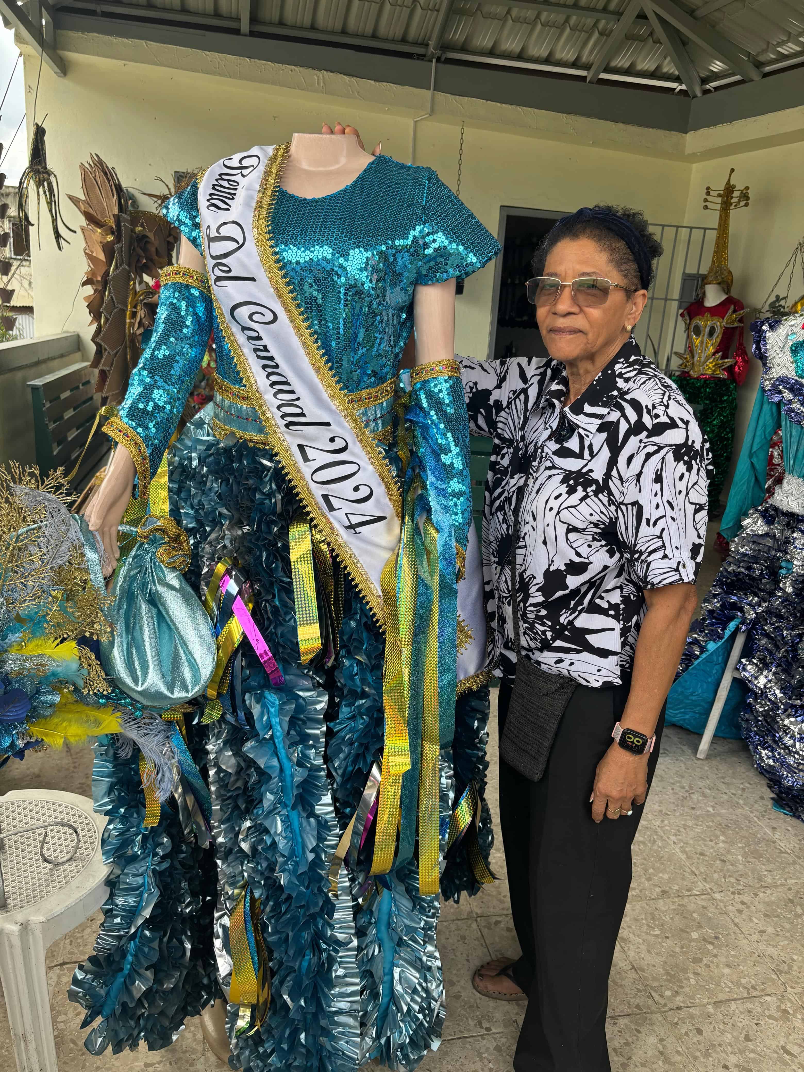 Viloria confeccion&oacute; este traje para la reina del Carnaval 2024.