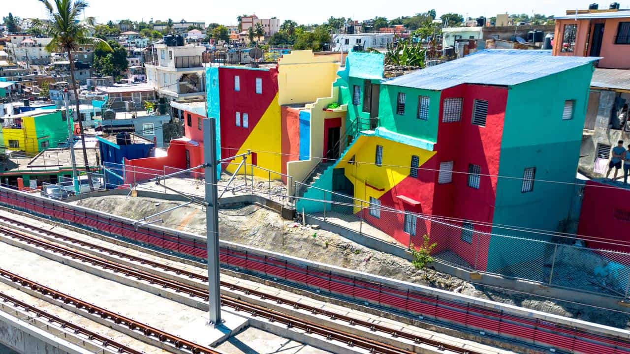 El proyecto de Propeep de embllecimiento se inici&oacute; en el barrio Enriquillo.