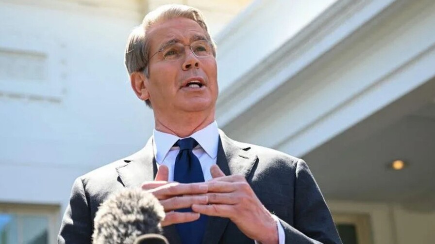 EE. UU. autoriza la compra temporal de petr&oacute;leo ruso para contener la escalada de precios