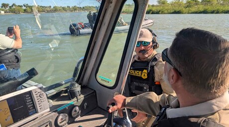 Frontera de Texas recibe migrantes de m&aacute;s de 60 pa&iacute;ses mientras traficantes usan drones para vigilar a agentes