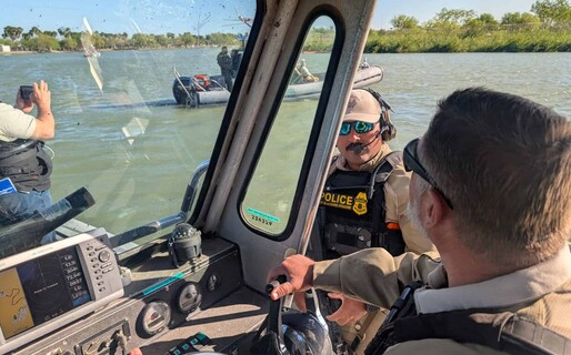 Frontera de Texas recibe migrantes de m&aacute;s de 60 pa&iacute;ses mientras traficantes usan drones para vigilar a agentes