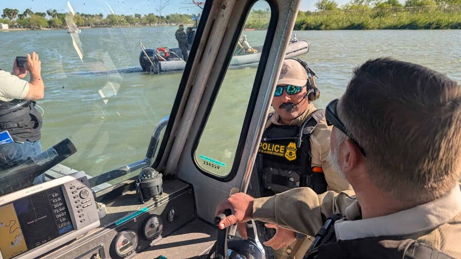 Frontera de Texas recibe migrantes de m&aacute;s de 60 pa&iacute;ses mientras traficantes usan drones para vigilar a agentes