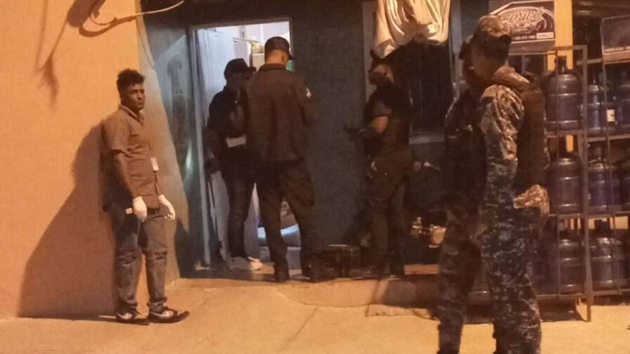 Un polic&iacute;a asesina a un joven luego de difundirse video que involucra a su expareja