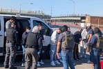 Encadenados y deportados a M&eacute;xico: EE. UU. retorna migrantes de seis pa&iacute;ses desde la frontera de Hidalgo Texas