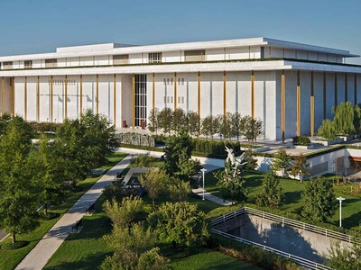 Trump cambia dirección del Centro Kennedy por cierre de renovación