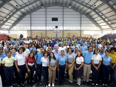 Abinader realiza encuentro con jóvenes Santo Domingo Este