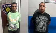 Detienen a dos hombres por asalto armado a clientes que jugaban domin&oacute; en colmado de Navarrete