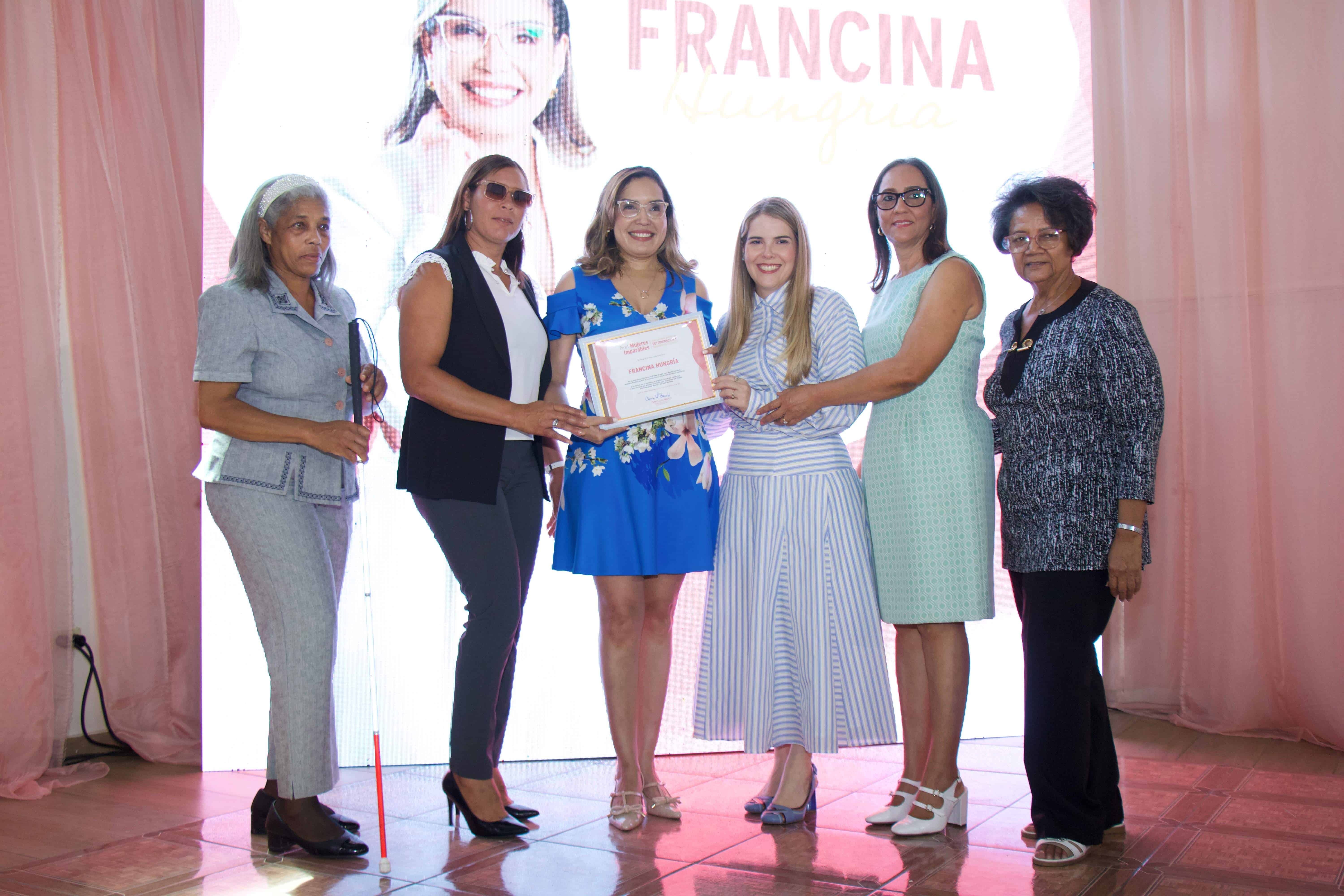 Durante el panel Mujeres Imparables Construyendo sue&ntilde;os con determinaci&oacute;n y herramientas digitales.