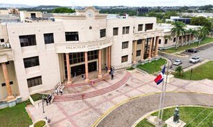 Falta de traductores judiciales limita agilidad de los tribunales en Santiago