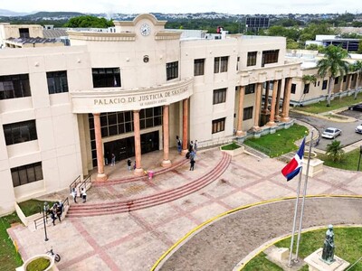 Falta intérpretes judiciales causa retrasos en tribunales de Santiago