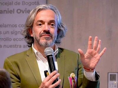 Juan Daniel Oviedo critica a Gustavo Petro por comentarios homofóbicos