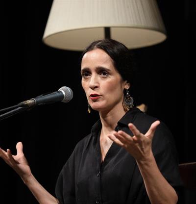 La artista mexicana Julieta Venegas anuncia su debut en la literatura