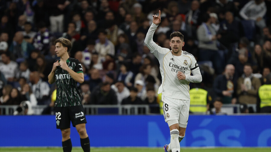 Real Madrid presiona al Barça y Molina lleva al Atlético al podio con golazo Real Madrid presiona al Barça y Molina lleva al Atlético al podio con golazo