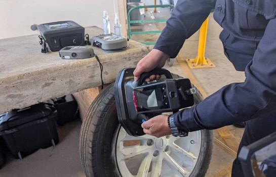 Rayos X, sensores y tecnolog&iacute;a revelan armas, dinero y drogas ocultas en veh&iacute;culos rumbo a M&eacute;xico