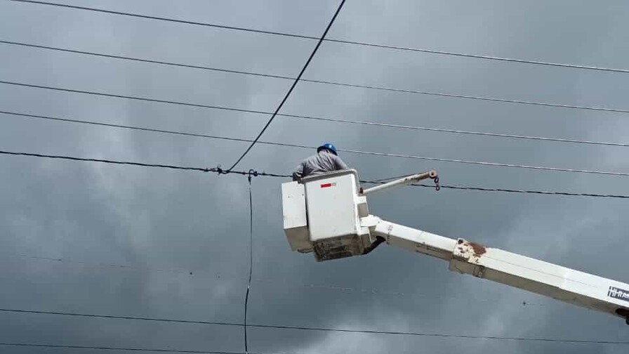 Edesur regulariza a 298 clientes que ten&iacute;an m&aacute;s de 20 a&ntilde;os conectados de forma irregular en Nizao