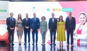 El Programa Ejecutivo de Liderazgo Femenino grad&uacute;a a 120 mujeres de la industria