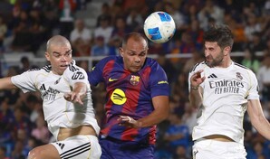 Leyendas del Real Madrid y del Bar&ccedil;a empatan en Santo Domingo y hacen vibrar al p&uacute;blico