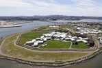 Nueva York busca un zar para hacerse cargo del cierre de la cárcel de Rikers Island