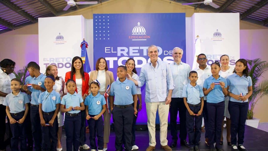 Abinader entrega escuela que beneficiar&aacute; a 900 estudiantes en Villa Mella