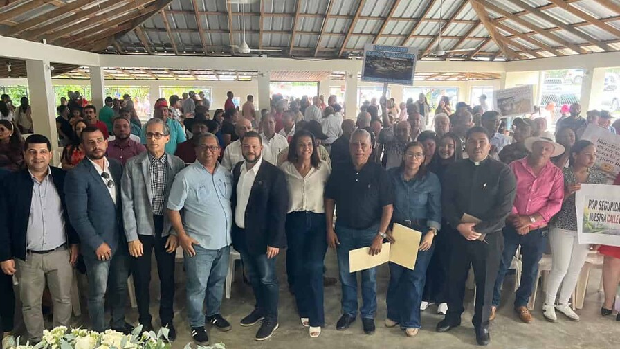 Comunitarios solicitan a Abinader construcci&oacute;n de carretera en San Jos&eacute; de las Matas