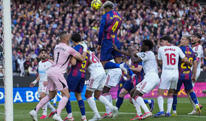 Raphinha brilla con un triplete en goleada del Bar&ccedil;a al Sevilla