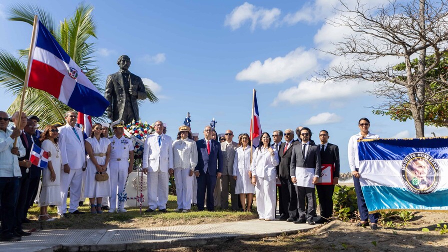Instituto Duartiano y Armada Dominicana conmemoran el regreso de Juan Pablo Duarte al país Instituto Duartiano y Armada Dominicana conmemoran el regreso de Juan Pablo Duarte al país
