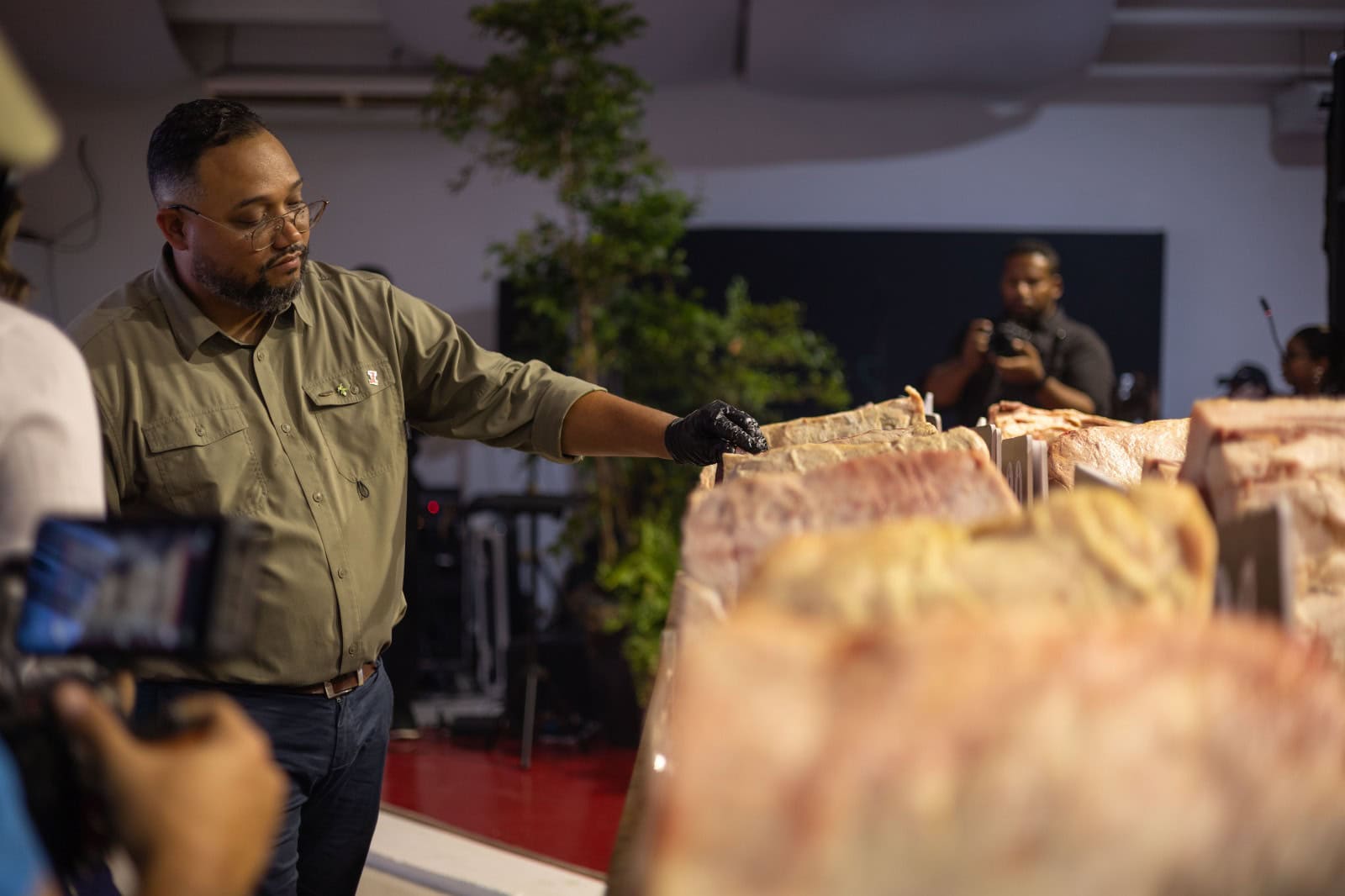 Evaluación de cortes de carne durante el 5to Concurso de Cortes de Carne en la Feria Agropecuaria Nacional 2026