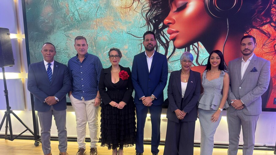 Adomere realiza panel de expertos sobre fertilidad