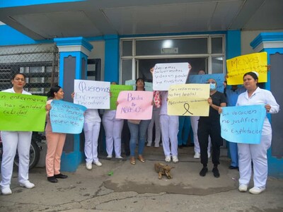 Enfermeras de Santiago se declaran en luto por falta de personal