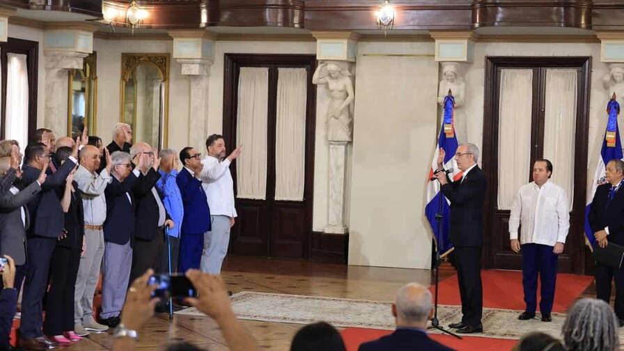 Abinader juramenta comisi&oacute;n que crear&aacute; el Observatorio de Pol&iacute;ticas Ambientales