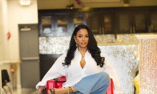 De un callej&oacute;n en RD a due&ntilde;a de cadena de salones en EE. UU., el sue&ntilde;o americano de Jeimy Flournoy