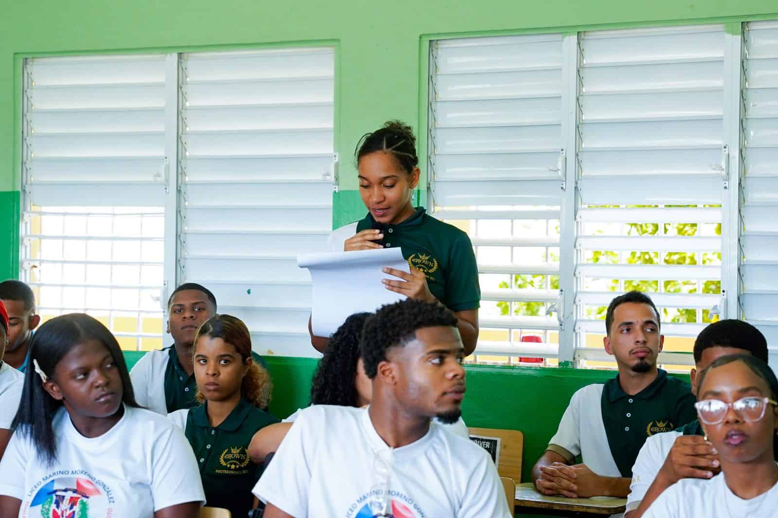 Despu&eacute;s del video, el aula se llen&oacute; de preguntas.