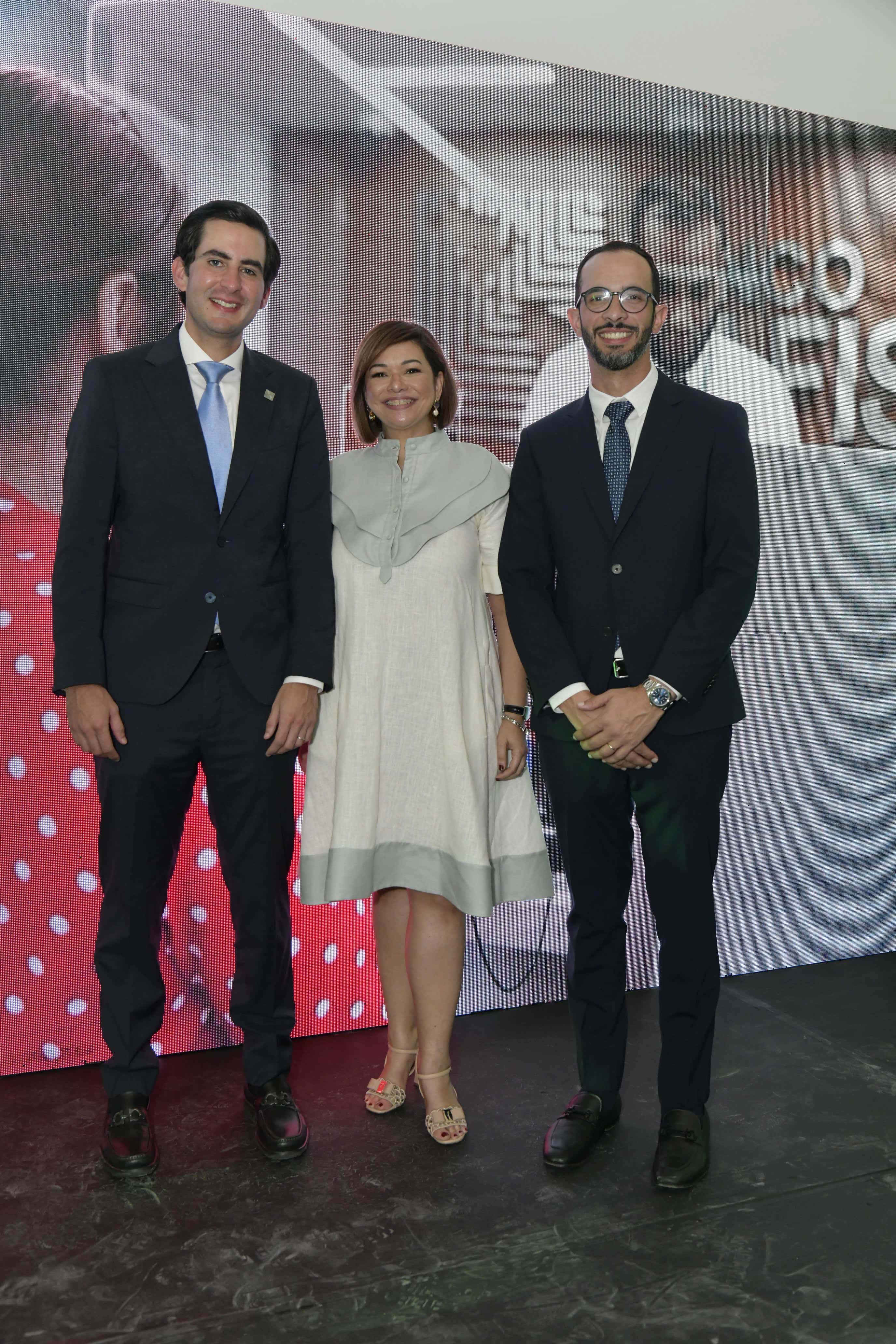 Juan Vicente, Claudia Espinal y Jos&eacute; Hermida Pereyra.