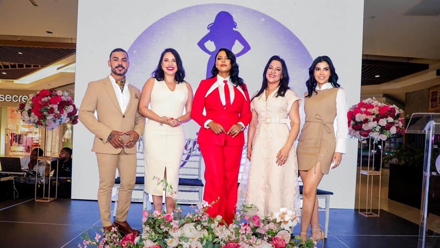 Celebran "Mujer de pie", un encuentro de liderazgo y empoderamiento femenino