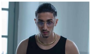 Detienen al rapero italiano Baby Gang por posesi&oacute;n ilegal de armas, robo y lesiones