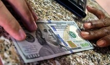 El d&oacute;lar cae a su nivel m&aacute;s bajo en lo que va de a&ntilde;o