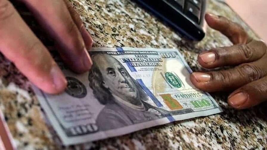 El d&oacute;lar cae a su nivel m&aacute;s bajo en lo que va de a&ntilde;o