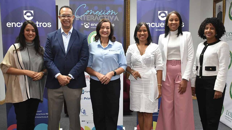 Encuentros Interactivos y la UCSD realizan el panel "Comunicaci&oacute;n en tiempos de desinformaci&oacute;n