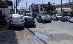 Las aceras de Santo Domingo Este son intransitables