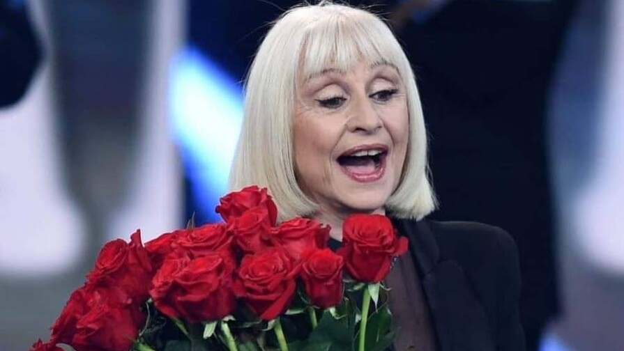 Raffaella Carr&agrave; adopt&oacute; a su secretario para encargarle sus obras ben&eacute;ficas