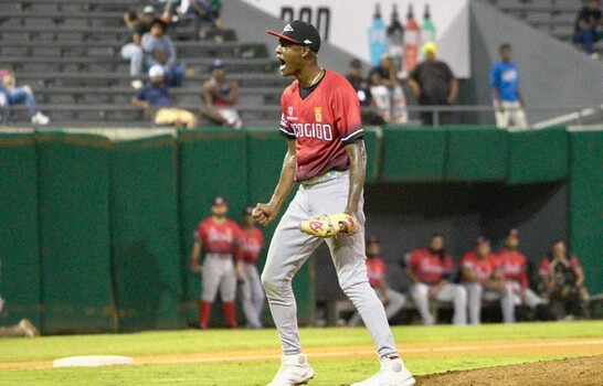 Los Toros del Este firman a cinco agentes,  entre ellos el exrelevista escarlata Phillips Valdez