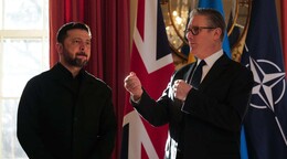 Starmer insta a mantener la atenci&oacute;n en Ucrania tras reunirse con Zelenski