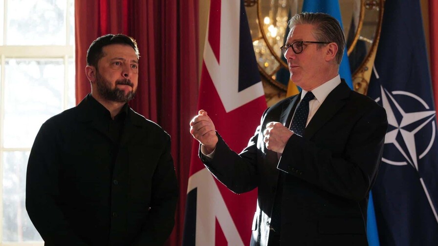 Starmer insta a mantener la atenci&oacute;n en Ucrania tras reunirse con Zelenski
