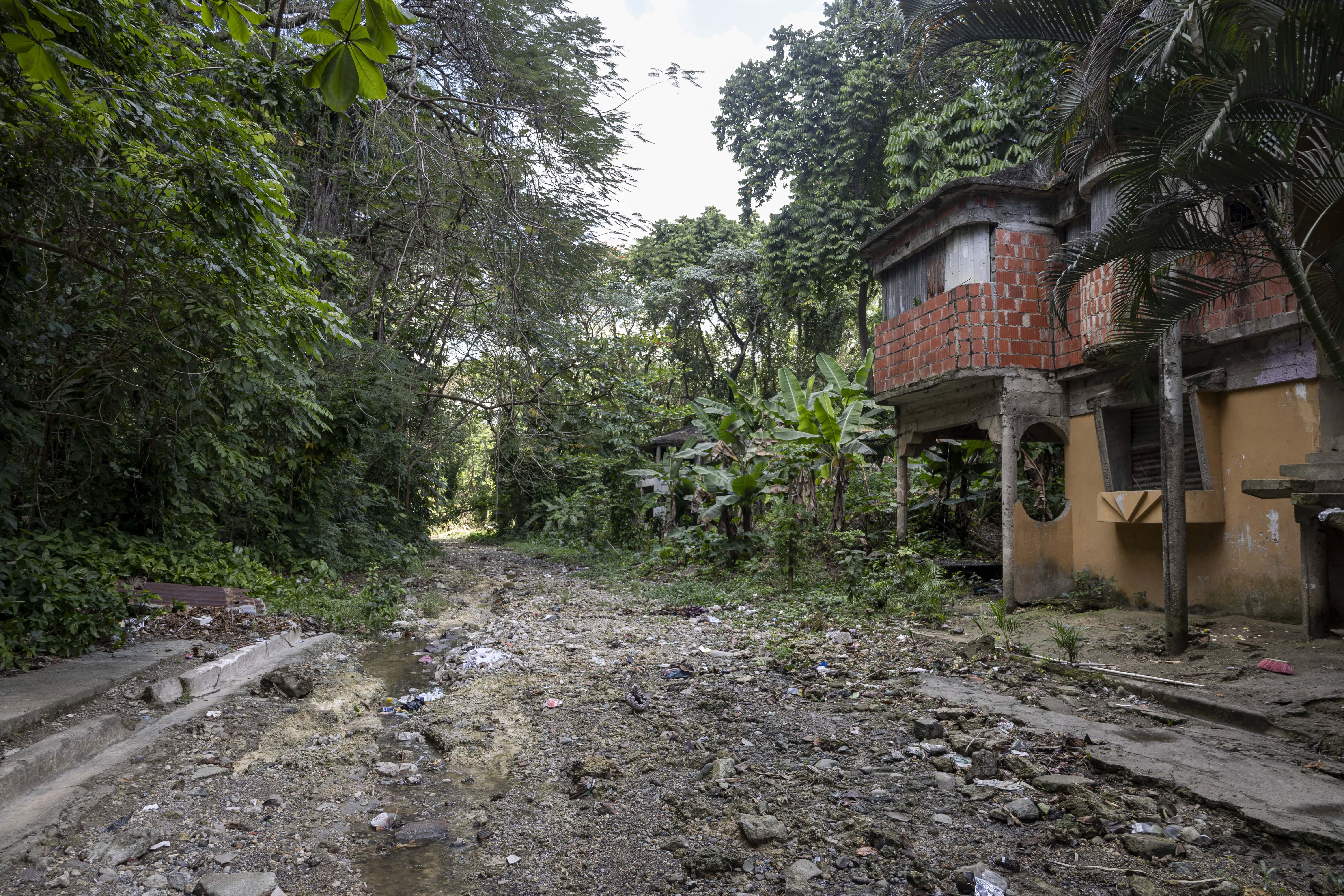 Esto era una calle, pero las aguas que bajan hacia la cañada la destruyeron.